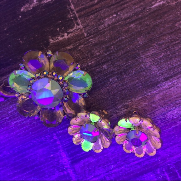 Vintage Cadmium Glass Flower Rhinestone Brooch Demi Parure Set - Picture 3 of 17